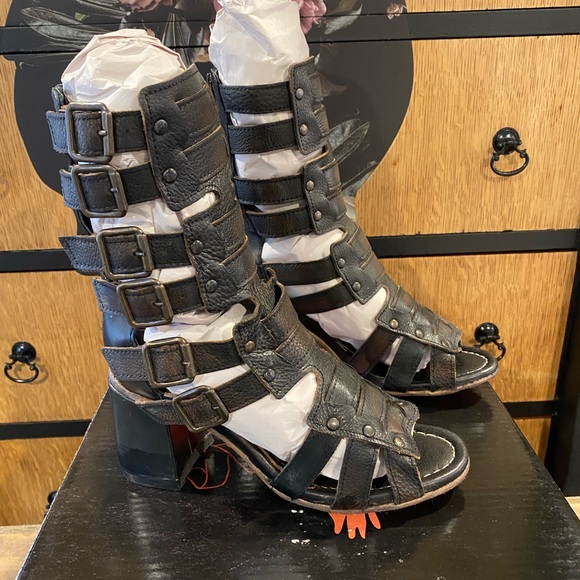 **SOLD** Freebird OG Zeus Sandals - Picture 2 of 5